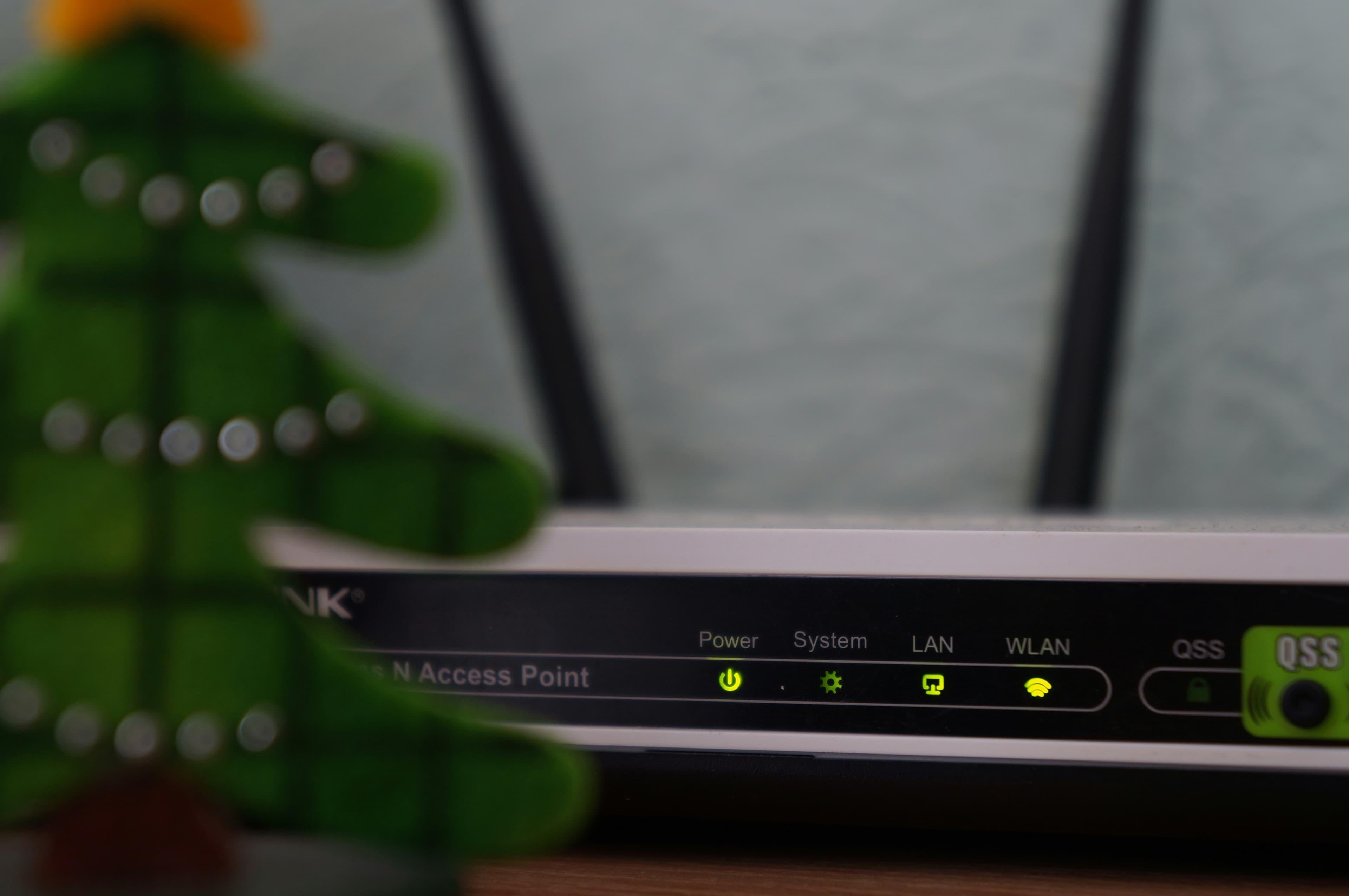 Network router with neatly bundled connected cables
